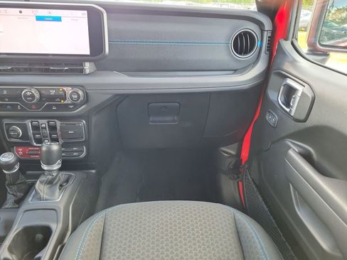 Used 2024 Jeep Wrangler Unlimited Rubicon 4xe image 13