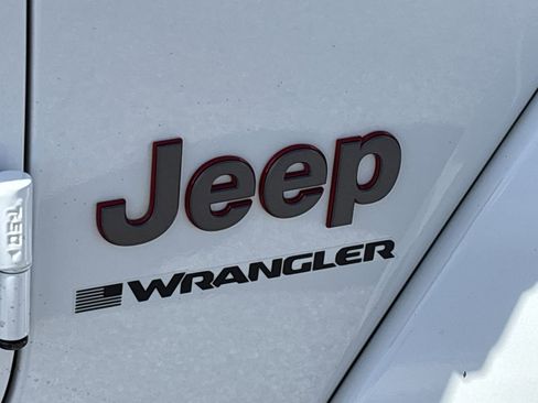Used 2025 Jeep Wrangler Unlimited Rubicon AWD/4WD image 9