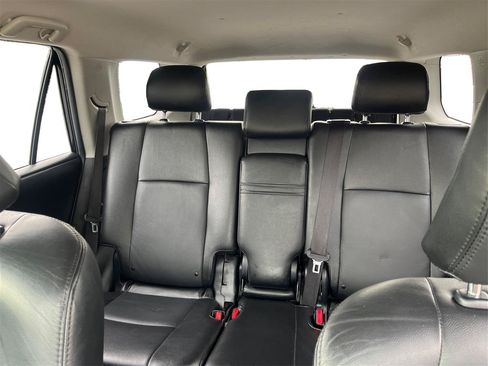 Used 2019 Toyota 4Runner SR5 AWD/4WD image 15