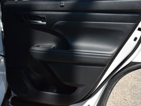 Used 2023 Toyota Highlander XSE AWD/4WD image 18