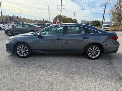 Used 2019 Toyota Avalon XLE image 6