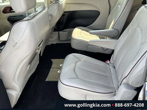 Used 2020 Chrysler Pacifica Limited FWD image 9