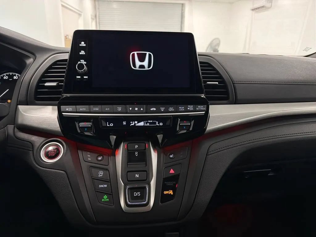 Used 2025 Honda Odyssey Sport-L image 16