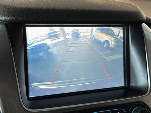 Used 2019 Chevrolet Suburban LS RWD image 17