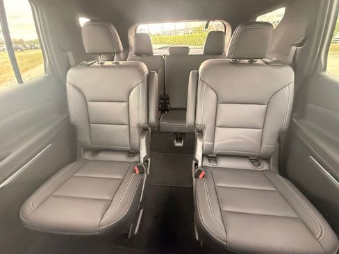 Used 2024 Chevrolet Traverse LT image 23
