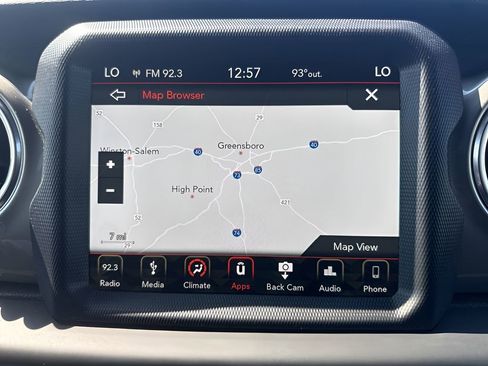 Used 2018 Jeep Wrangler Unlimited Sahara image 18