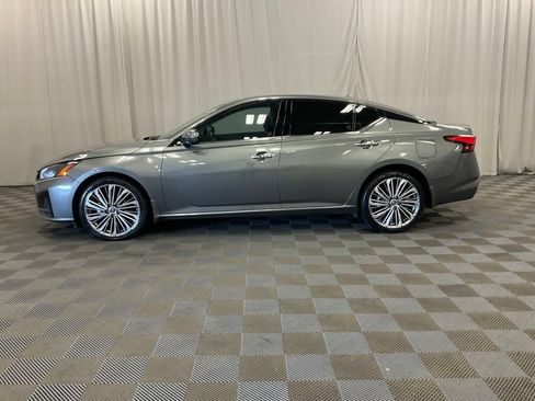Used 2023 Nissan Altima 2.5 SL AWD/4WD image 14