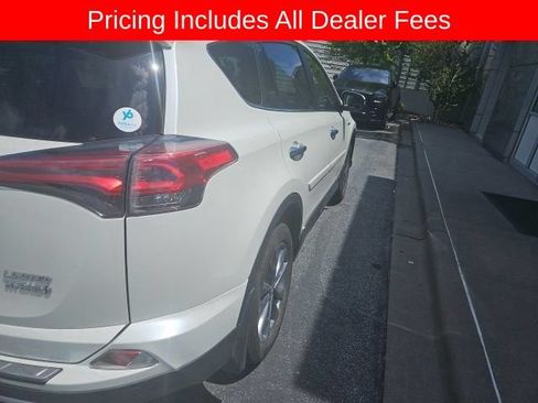 Used 2018 Toyota RAV4 Limited AWD/4WD image 2