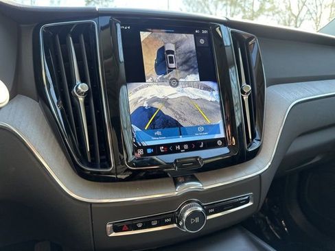 Certified 2025 Volvo XC60 B5 Plus image 24