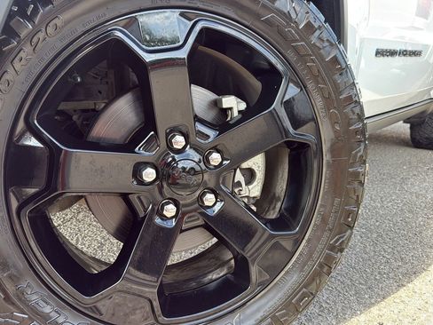 Used 2019 Jeep Grand Cherokee Laredo AWD/4WD image 30