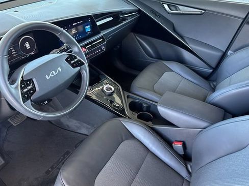 Certified 2024 Kia Niro Wind FWD image 12