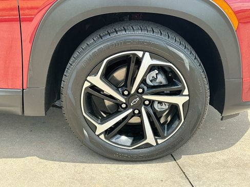 Used 2022 Chevrolet TrailBlazer RS w/ Sun and Liftgate Package FWD image 10