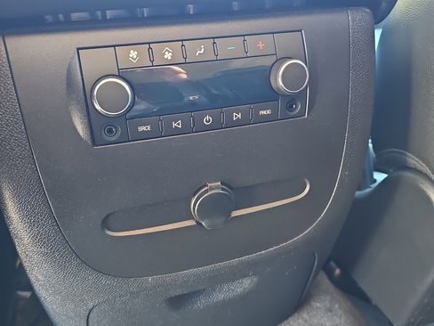 Used 2010 Chevrolet Suburban LT image 15