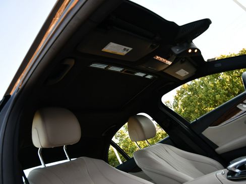 Used 2017 Mercedes-Benz E 300 image 29