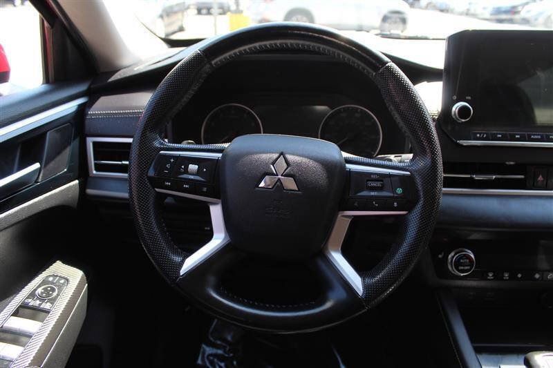 Used 2023 Mitsubishi Outlander SE AWD/4WD image 14