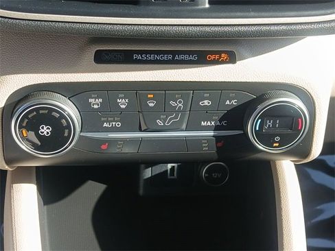 Used 2020 Ford Escape SE image 18