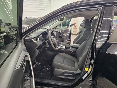 Used 2021 Toyota RAV4 LE image 29