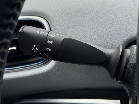 Used 2019 Toyota Prius Limited image 20