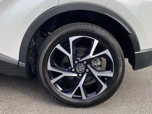 Used 2022 Toyota C-HR XLE image 20