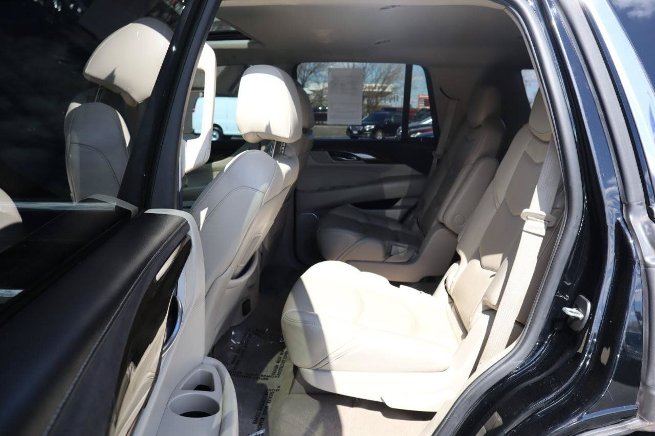 Used 2020 Cadillac Escalade Luxury RWD image 16