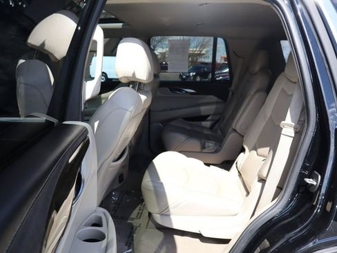 Used 2020 Cadillac Escalade Luxury RWD image 16
