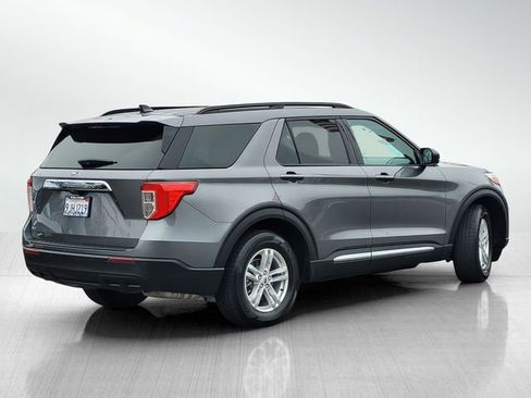 Certified 2023 Ford Explorer XLT image 4