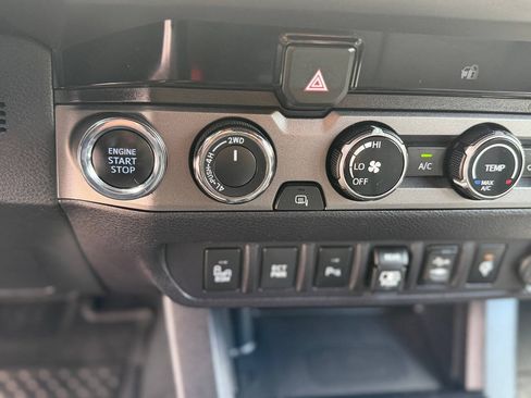 Used 2018 Toyota Tacoma TRD Off-Road w/ Technology Package AWD/4WD image 26