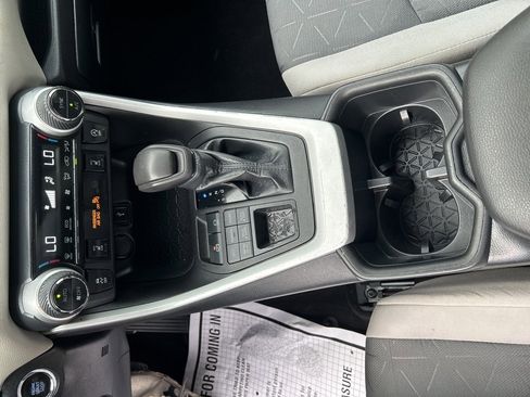 Used 2022 Toyota RAV4 XLE w/ Convenience Package image 19