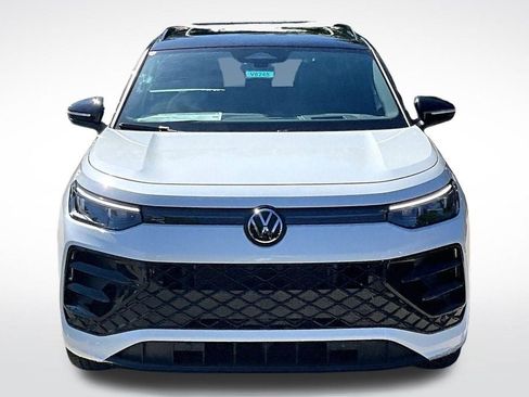 New 2026 Volkswagen Tiguan SE R-Line FWD image 2