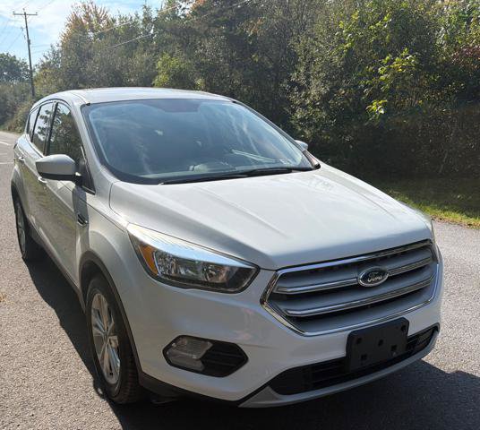 Used 2019 Ford Escape SE AWD/4WD image 2