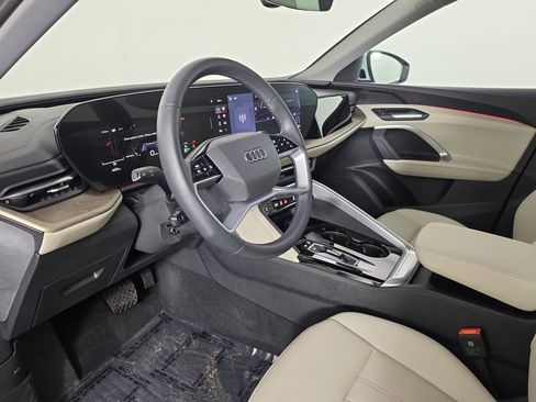 Certified 2025 Audi Q5 Premium w/ Convenience Package AWD/4WD image 15