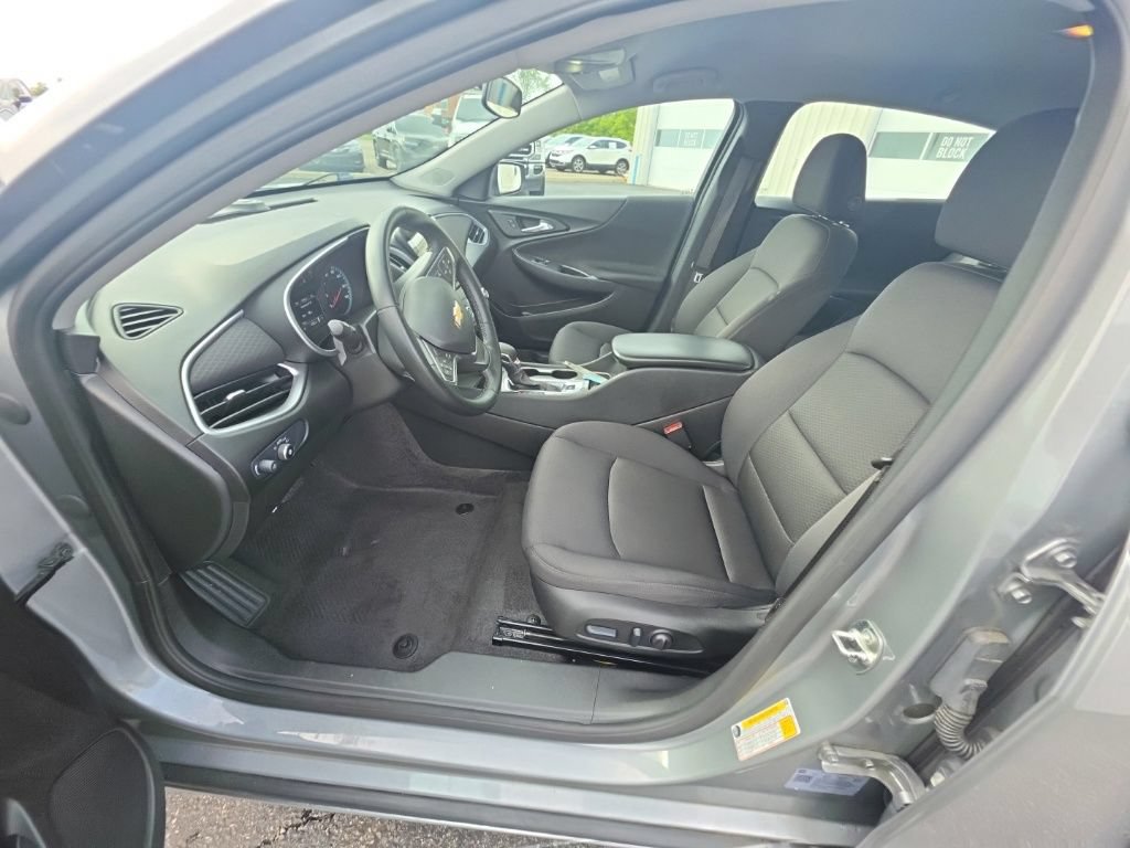 Used 2024 Chevrolet Malibu RS FWD image 14