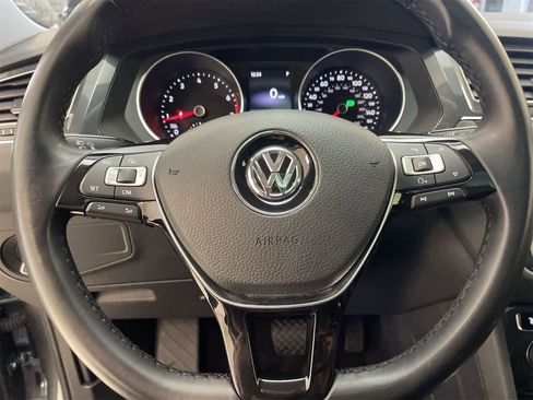 Used 2018 Volkswagen Tiguan SE image 11