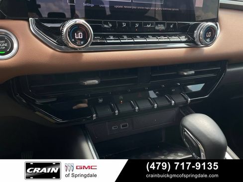 Used 2024 GMC Canyon AT4 AWD/4WD image 18