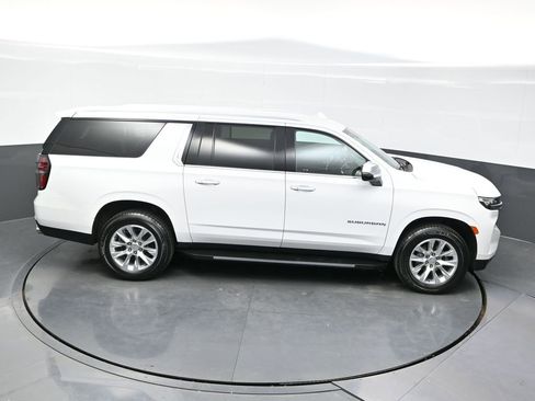 Used 2023 Chevrolet Suburban Premier image 34