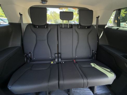 New 2026 Kia Carnival SX Prestige FWD image 32