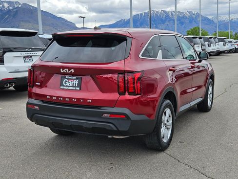 Used 2022 Kia Sorento LX AWD/4WD image 3
