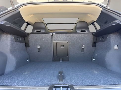 Used 2023 Volvo XC40 B5 Plus image 9