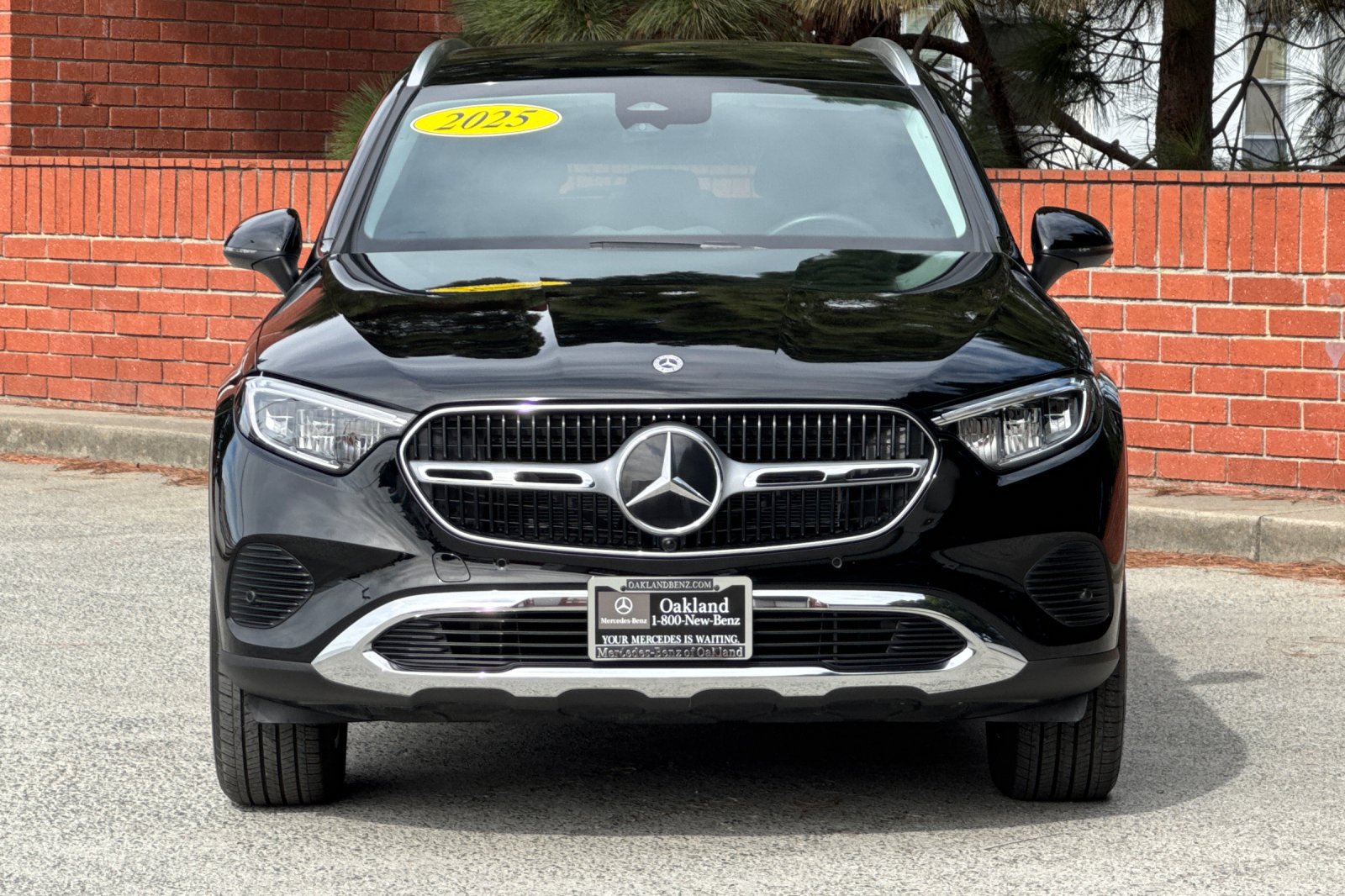 Used 2025 Mercedes-Benz GLC 350e 4MATIC image 9