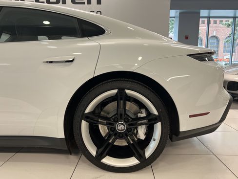 Used 2022 Porsche Taycan 4S image 23