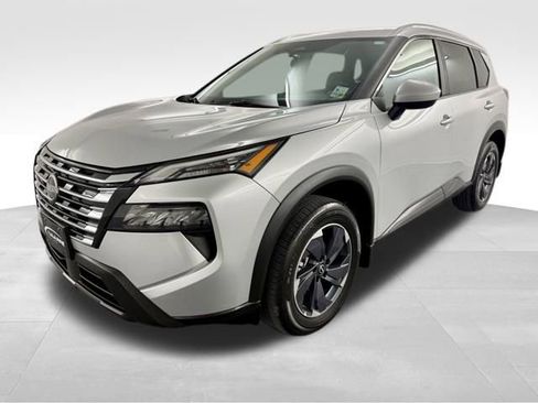 Used 2025 Nissan Rogue SV w/ SV Premium Package image 4