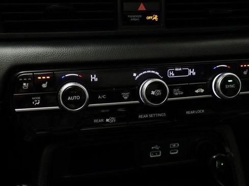 Used 2023 Honda Pilot Elite image 11