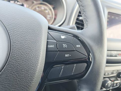 Used 2019 Jeep Cherokee Latitude Plus image 22