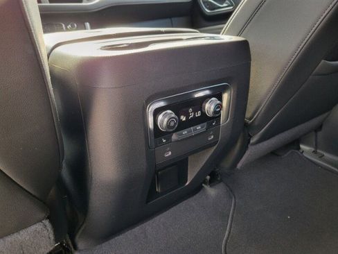 Used 2022 GMC Yukon SLT w/ SLT Luxury Package image 31