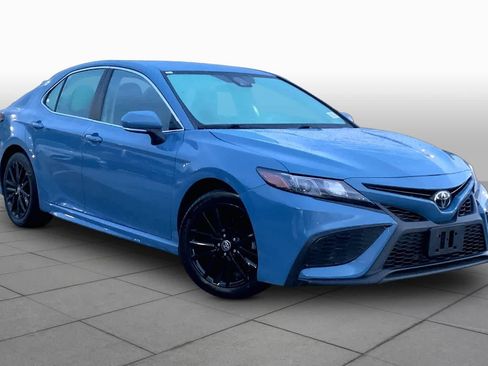 Used 2024 Toyota Camry SE FWD image 3
