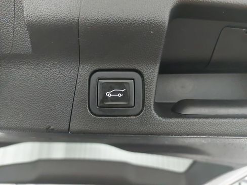 Used 2023 GMC Acadia SLE w/ Driver Convenience Package image 15