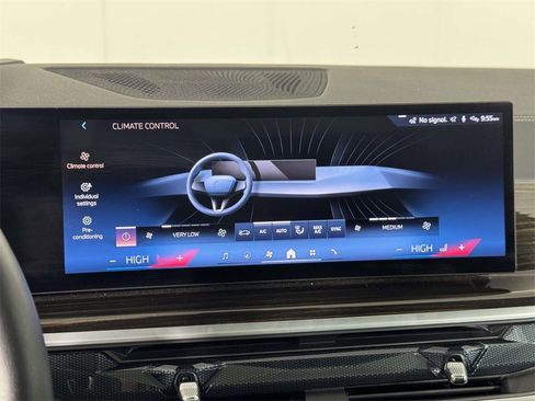 Used 2025 BMW X5 xDrive50e w/ Premium Package image 28