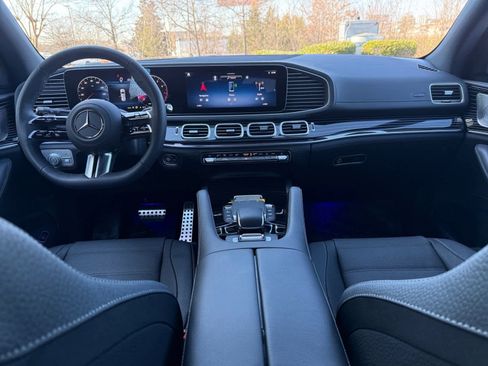 Used 2025 Mercedes-Benz GLS 580 4MATIC image 13