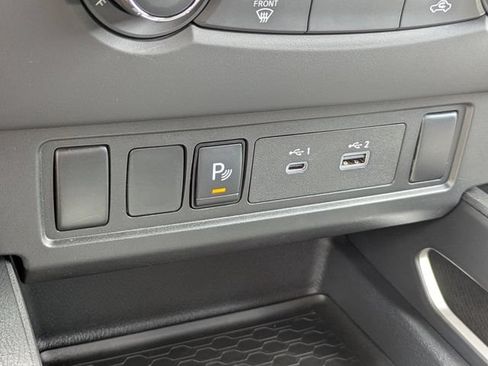 Used 2025 Nissan Frontier SV RWD image 21