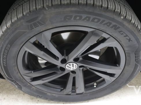 Used 2026 Volkswagen Atlas Cross Sport SEL R-Line AWD/4WD image 30